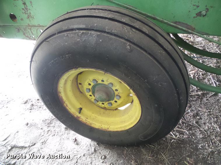 image for item DC5218 1980 John Deere 336 small square baler