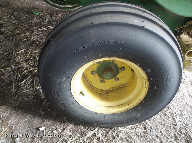 image for item DC5218 1980 John Deere 336 small square baler