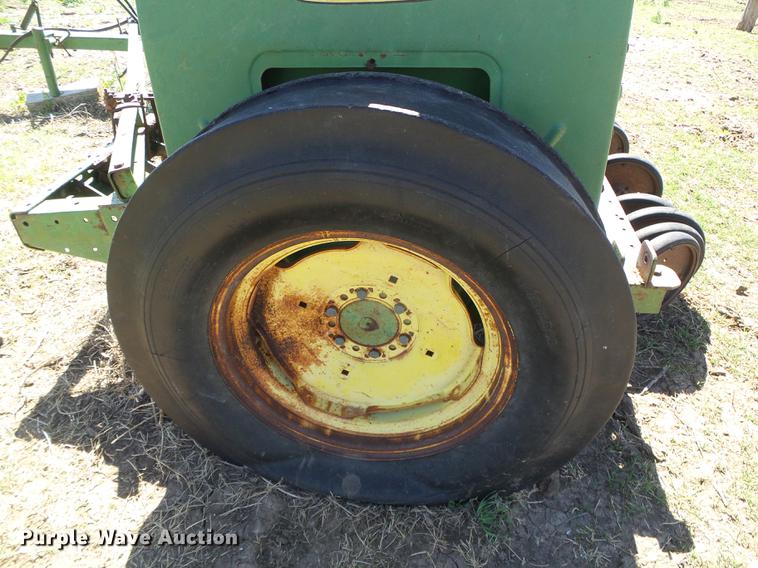 image for item DC5221 John Deere 8300 grain drill