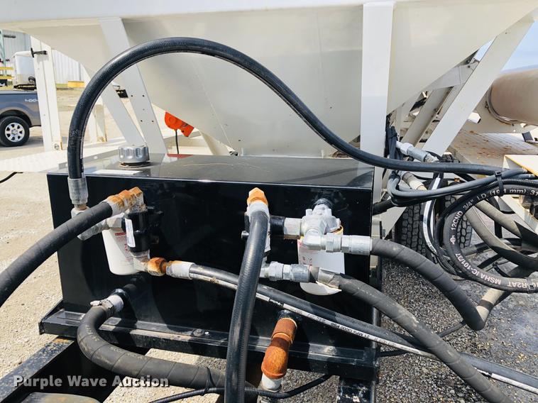 image for item DC8708 2017 Willmar SS16 fertilizer tender bed