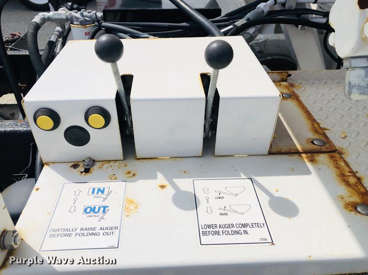 image for item DC8708 2017 Willmar SS16 fertilizer tender bed