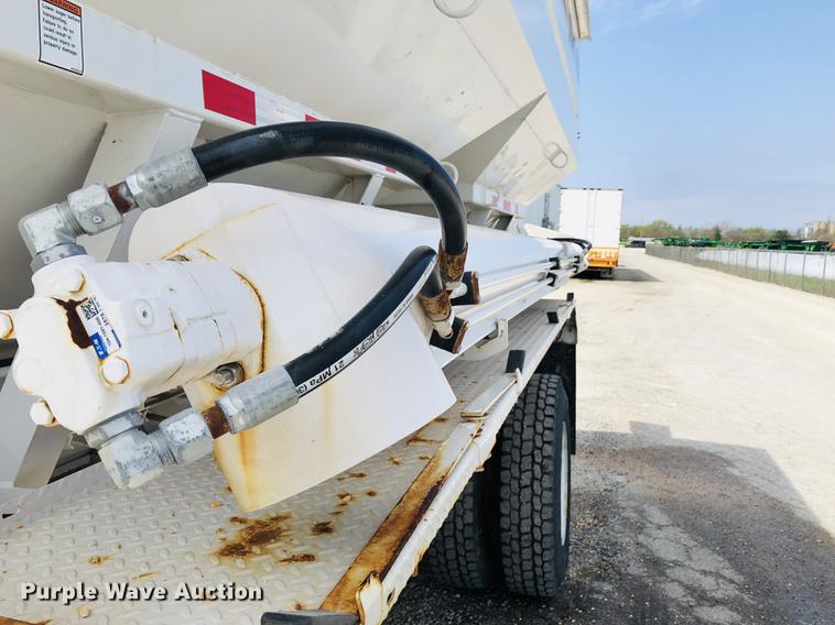 image for item DC8708 2017 Willmar SS16 fertilizer tender bed