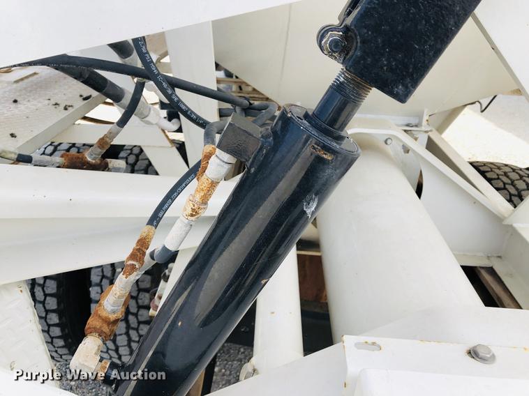 image for item DC8708 2017 Willmar SS16 fertilizer tender bed