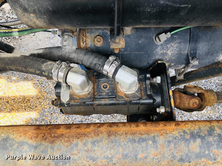 image for item DC8708 2017 Willmar SS16 fertilizer tender bed