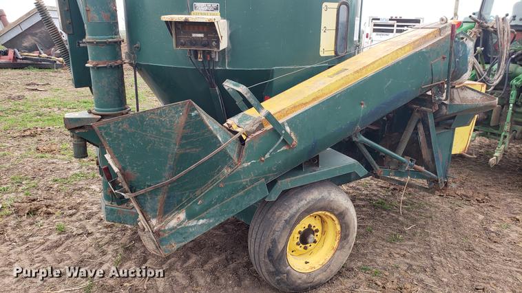 image for item DD4089 Art's Way 450 feed grinder