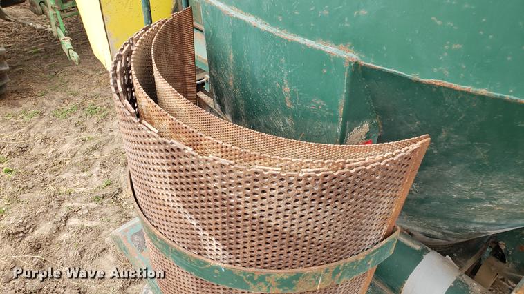 image for item DD4089 Art's Way 450 feed grinder