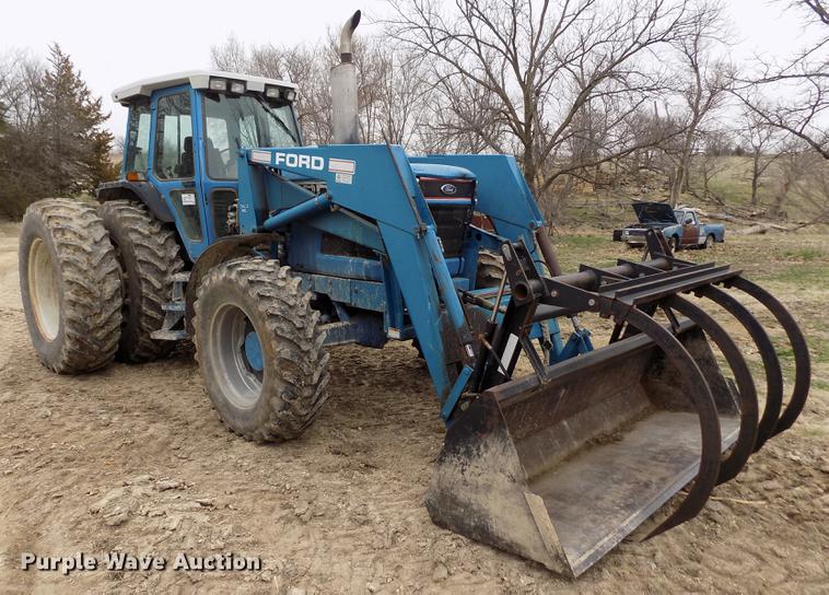 image for item DE1130 Ford 8830 MFWD tractor