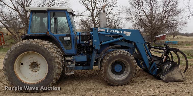 image for item DE1130 Ford 8830 MFWD tractor