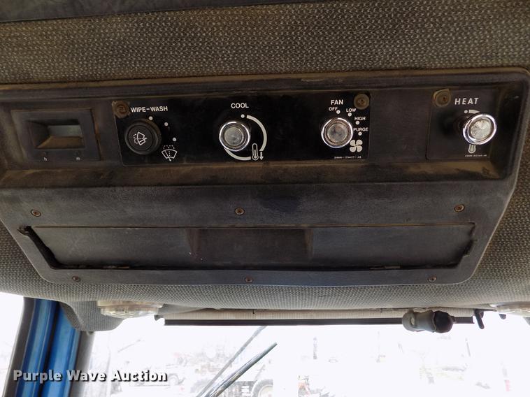 image for item DE1130 Ford 8830 MFWD tractor