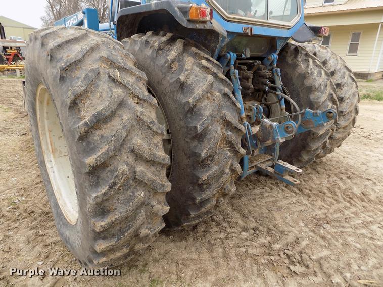 image for item DE1130 Ford 8830 MFWD tractor