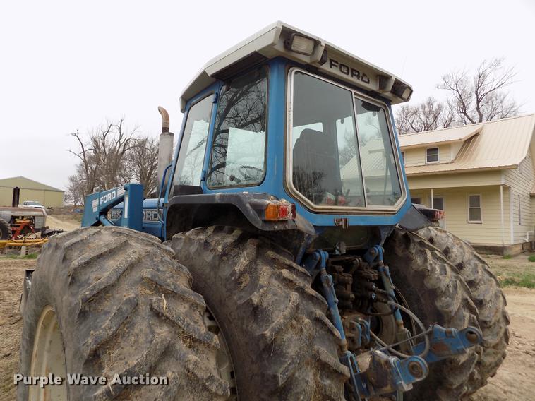 image for item DE1130 Ford 8830 MFWD tractor