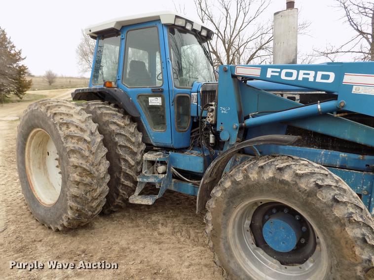 image for item DE1130 Ford 8830 MFWD tractor