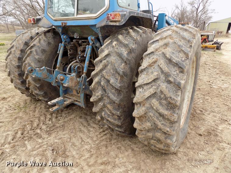 image for item DE1130 Ford 8830 MFWD tractor