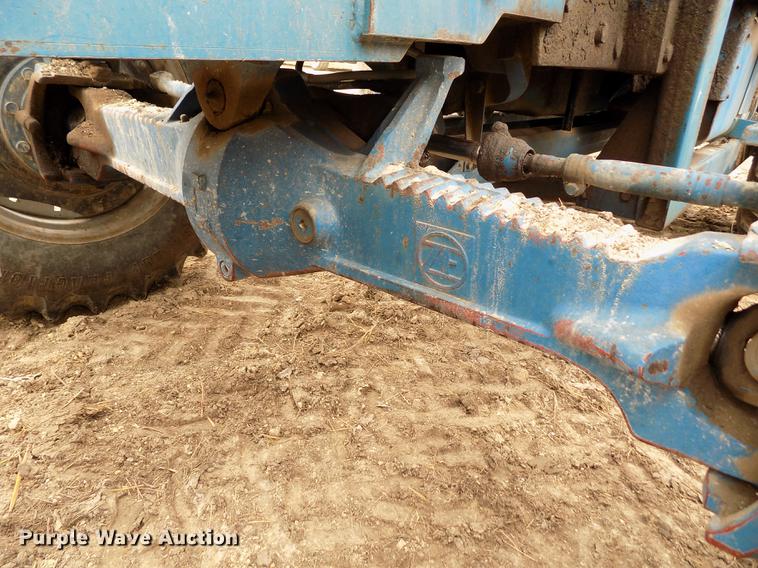 image for item DE1130 Ford 8830 MFWD tractor