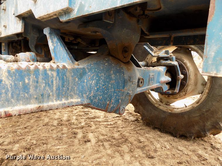 image for item DE1130 Ford 8830 MFWD tractor