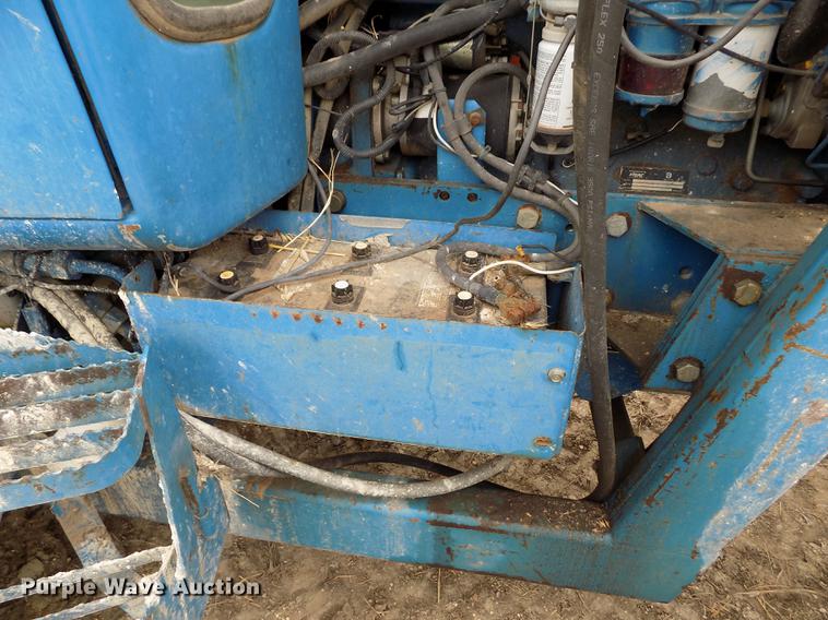 image for item DE1130 Ford 8830 MFWD tractor