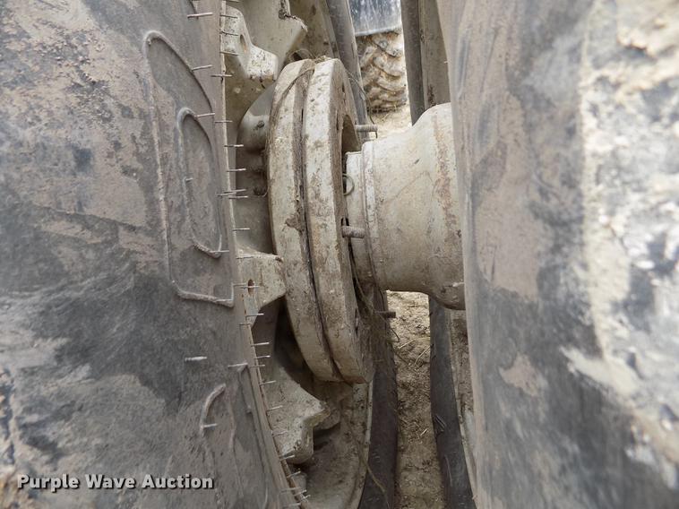 image for item DE1130 Ford 8830 MFWD tractor