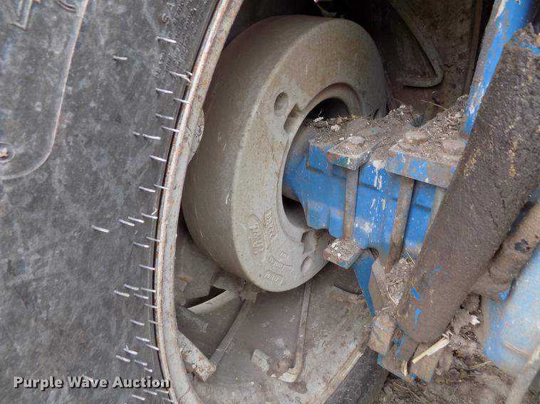 image for item DE1130 Ford 8830 MFWD tractor