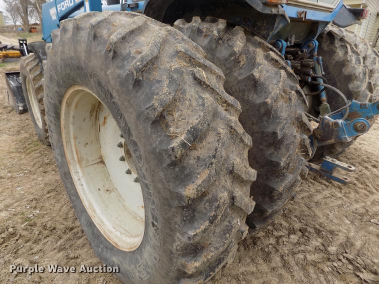 image for item DE1130 Ford 8830 MFWD tractor