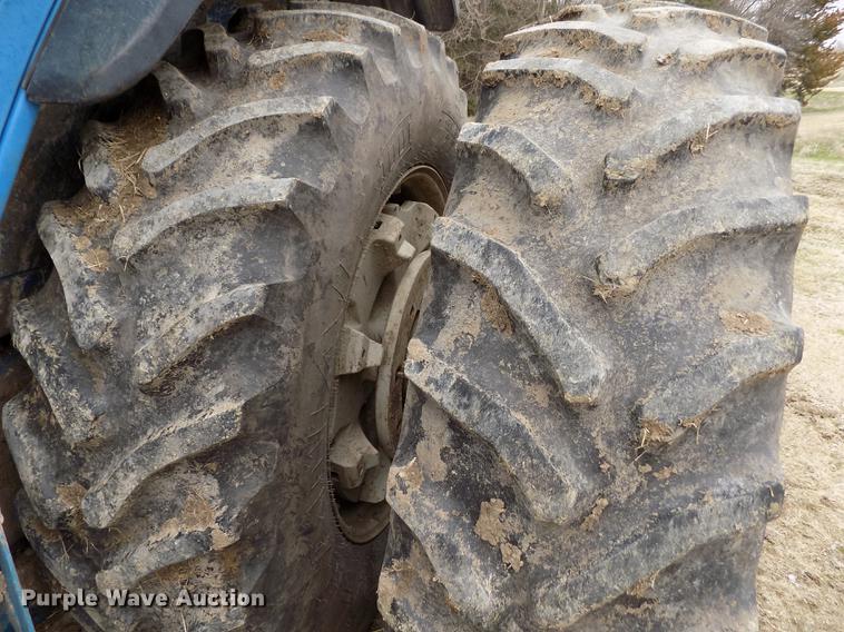 image for item DE1130 Ford 8830 MFWD tractor