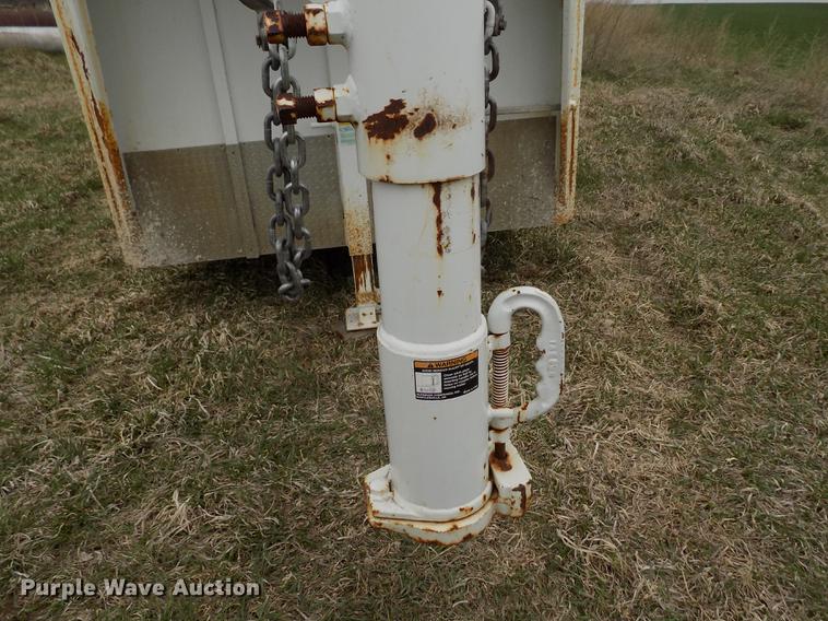 image for item DE1132 2005 Travalong Advantage livestock trailer