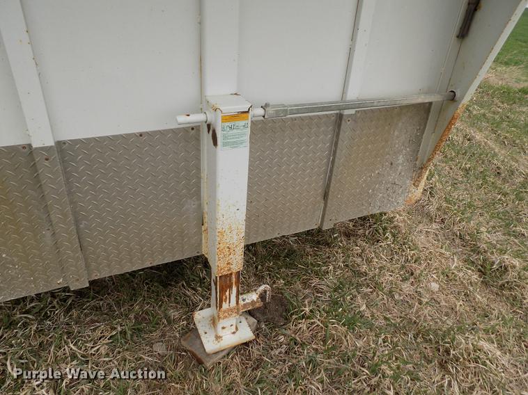 image for item DE1132 2005 Travalong Advantage livestock trailer