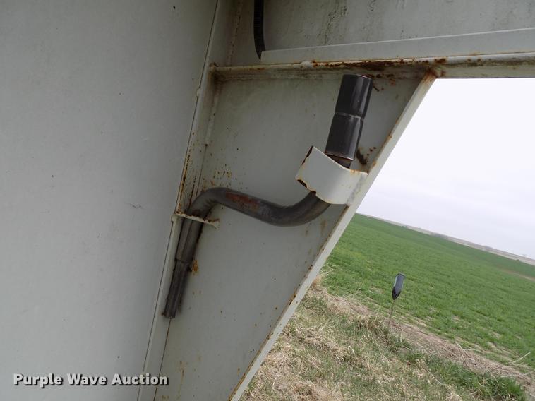 image for item DE1132 2005 Travalong Advantage livestock trailer