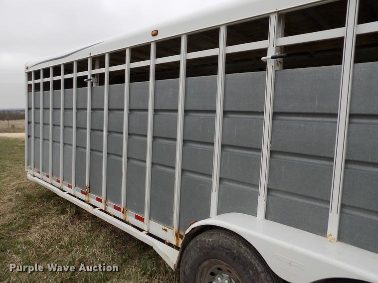 image for item DE1132 2005 Travalong Advantage livestock trailer