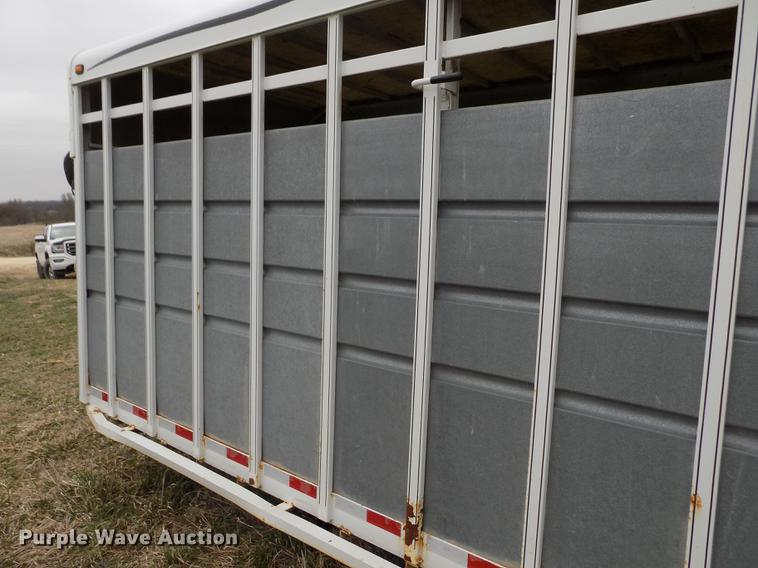 image for item DE1132 2005 Travalong Advantage livestock trailer