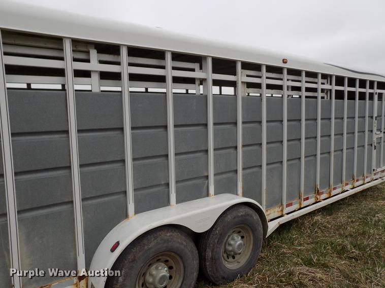 image for item DE1132 2005 Travalong Advantage livestock trailer