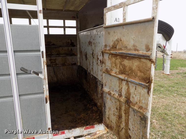 image for item DE1132 2005 Travalong Advantage livestock trailer
