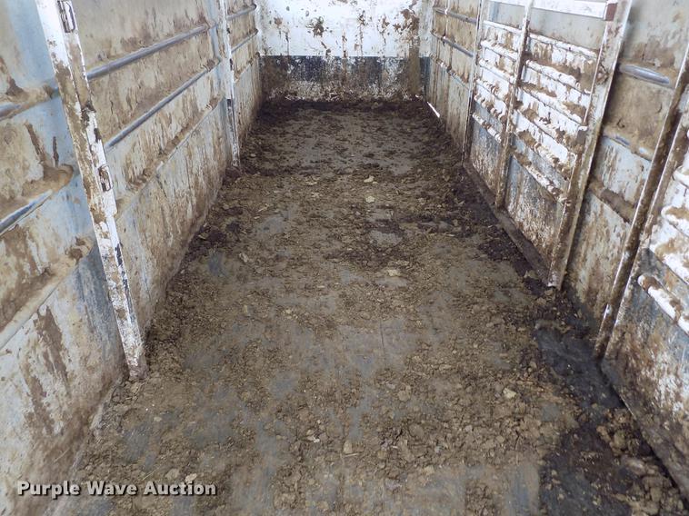 image for item DE1132 2005 Travalong Advantage livestock trailer