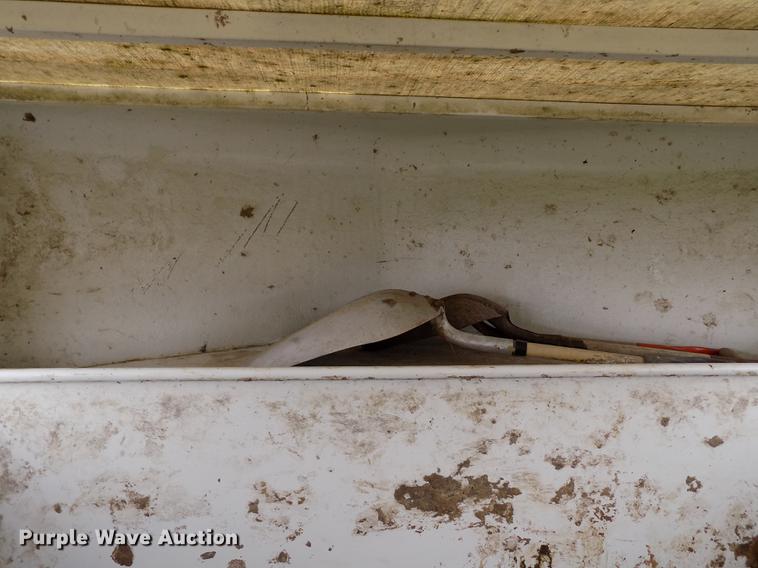 image for item DE1132 2005 Travalong Advantage livestock trailer