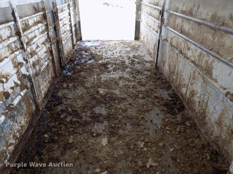 image for item DE1132 2005 Travalong Advantage livestock trailer