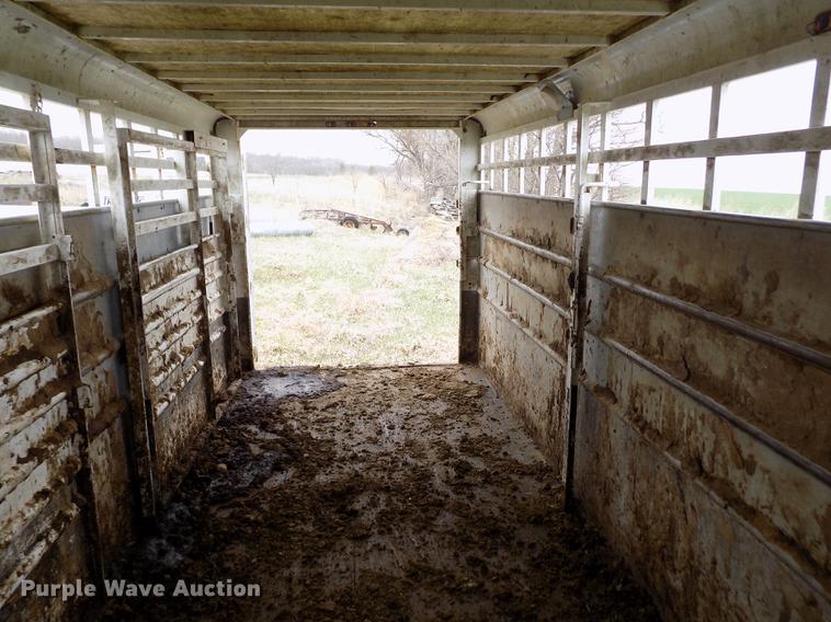 image for item DE1132 2005 Travalong Advantage livestock trailer