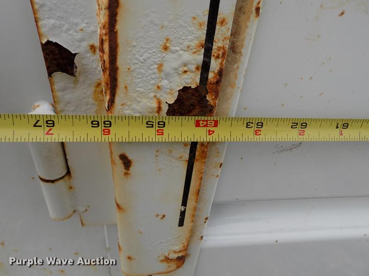 image for item DE1132 2005 Travalong Advantage livestock trailer