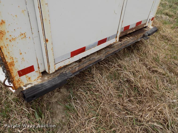 image for item DE1132 2005 Travalong Advantage livestock trailer