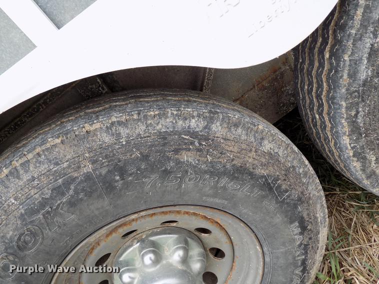 image for item DE1132 2005 Travalong Advantage livestock trailer