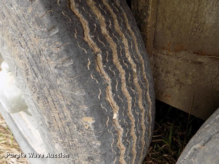 image for item DE1132 2005 Travalong Advantage livestock trailer