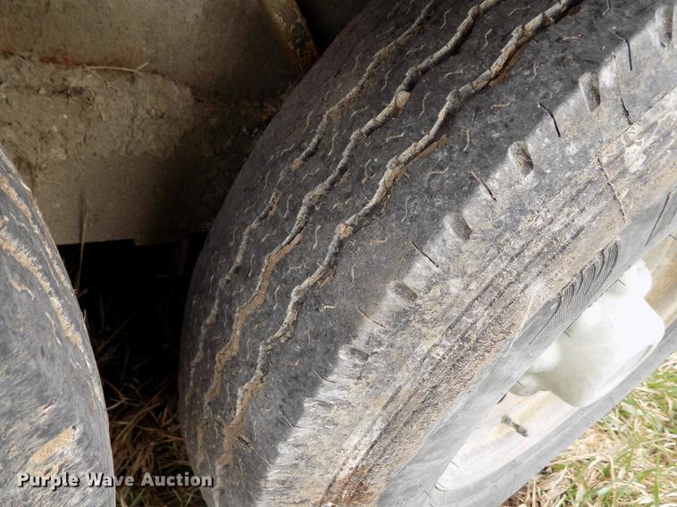 image for item DE1132 2005 Travalong Advantage livestock trailer