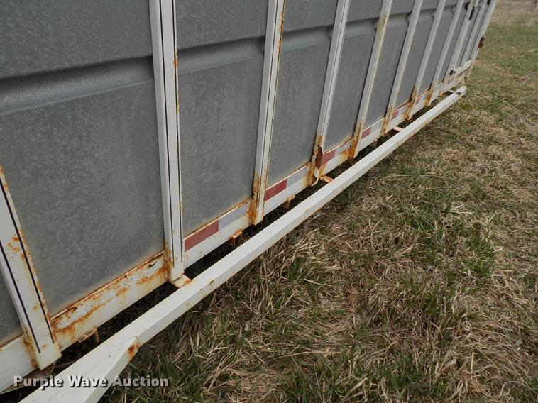 image for item DE1132 2005 Travalong Advantage livestock trailer