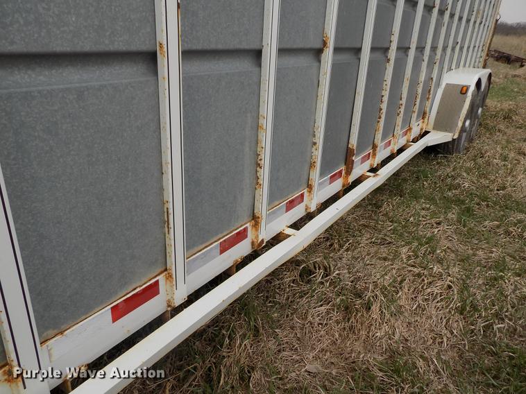 image for item DE1132 2005 Travalong Advantage livestock trailer