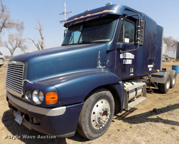 image for item DE1137 1998 Freightliner Century Class semi truck