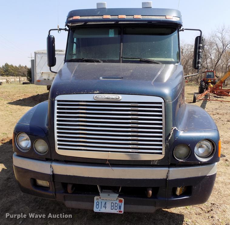 image for item DE1137 1998 Freightliner Century Class semi truck