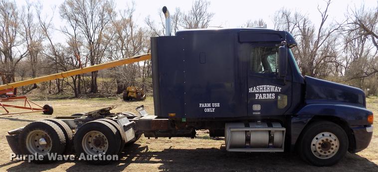 image for item DE1137 1998 Freightliner Century Class semi truck