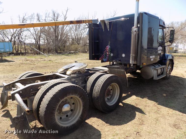 image for item DE1137 1998 Freightliner Century Class semi truck