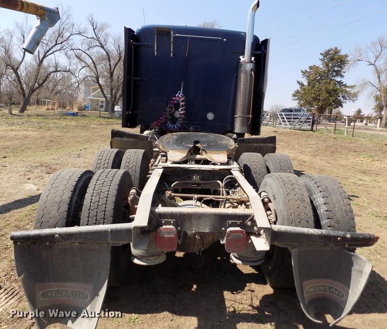 image for item DE1137 1998 Freightliner Century Class semi truck