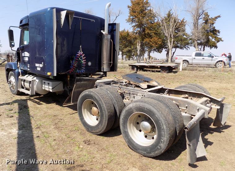 image for item DE1137 1998 Freightliner Century Class semi truck