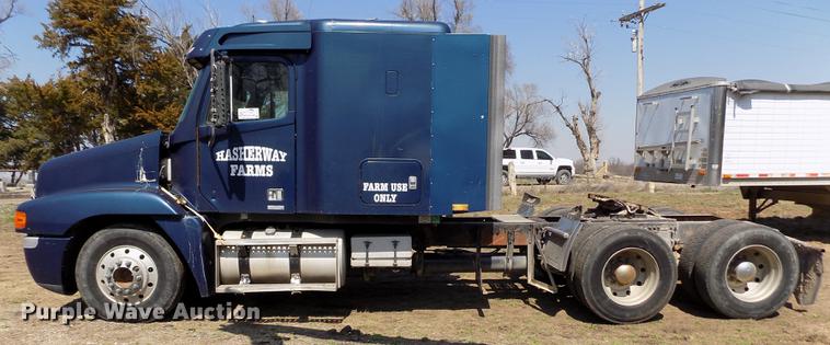 image for item DE1137 1998 Freightliner Century Class semi truck