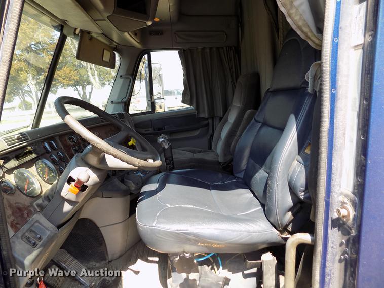 image for item DE1137 1998 Freightliner Century Class semi truck